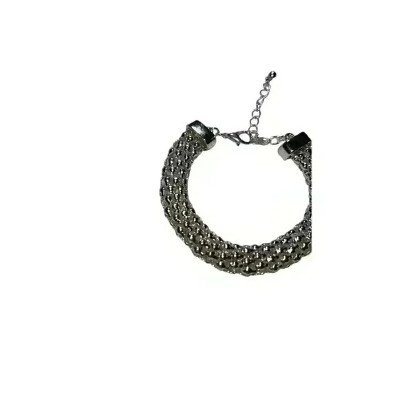 Small metallic bracelet will fit a petite wrist - Picture 4 of 4